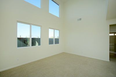 4th image of 1747 Hicks Ave
