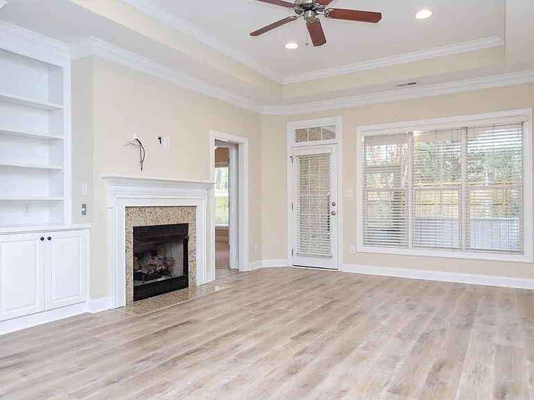 5040 Whitner Dr — Photo 2