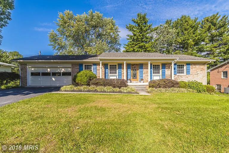 3 Lombardy Dr photo 1