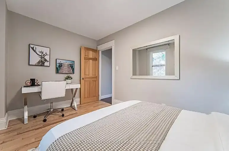 2 bed, 1.0 bath, 900 sqft, $2,950 — Photo 3