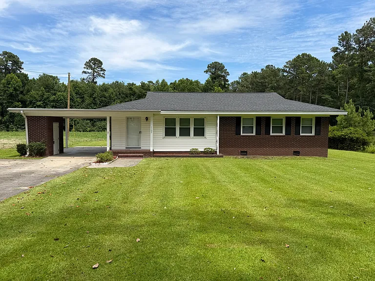 1102 Mary Ln — Photo 3