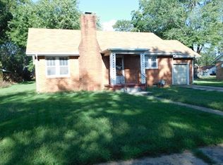1037 N Lynn St, Nevada, MO 64772
