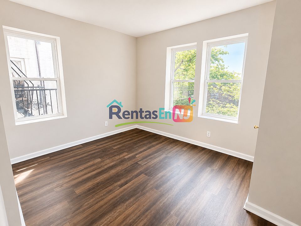 1st image of 285 Goldsmith Ave #B2