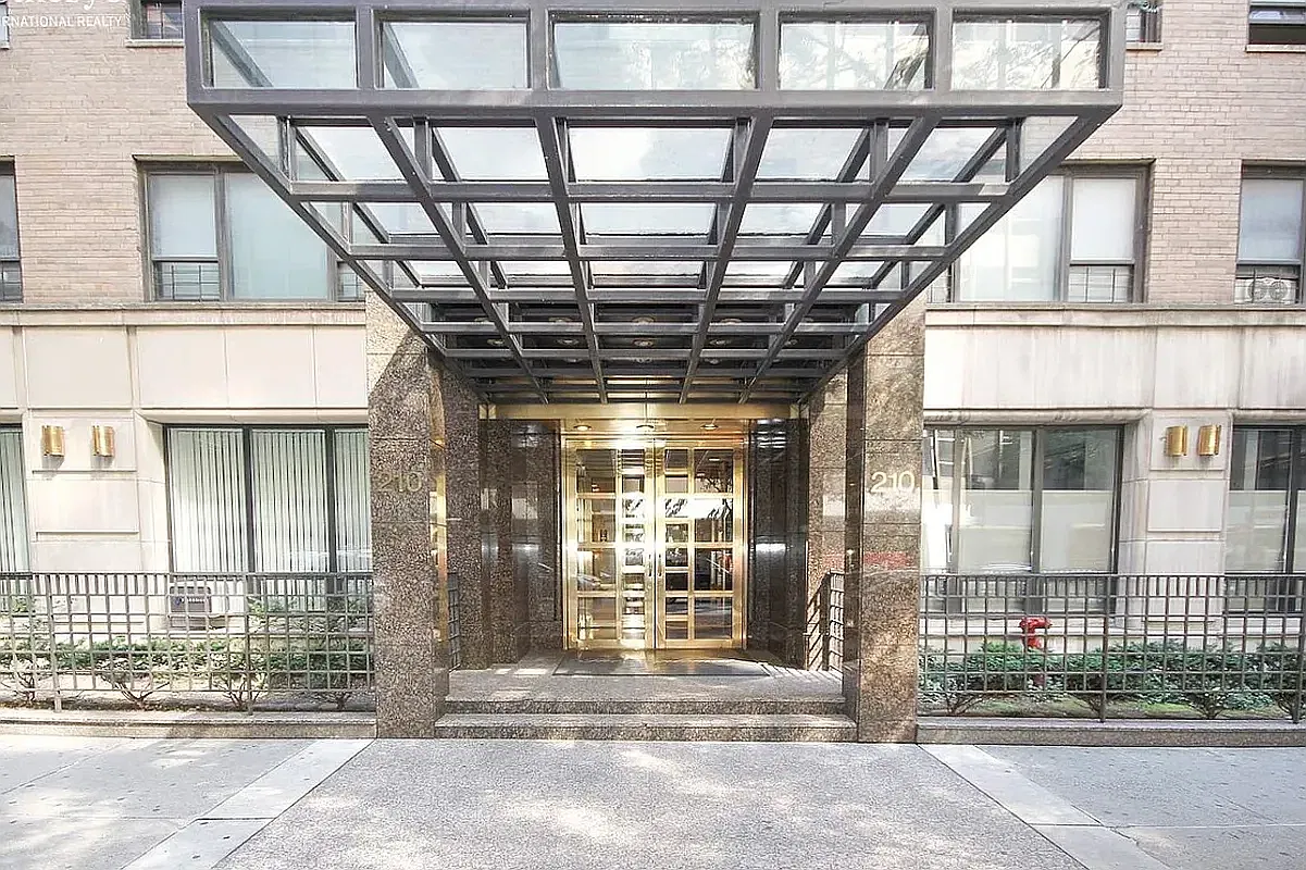 210 East 47th Street — Photo 1