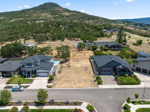 1828 Plateau Dr, Medford, OR 97504