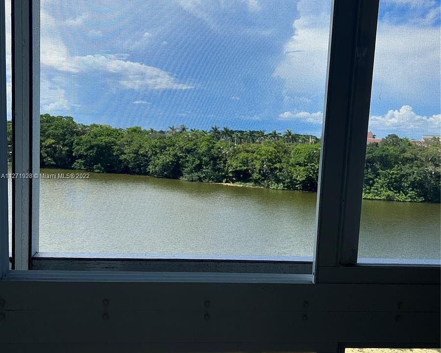 1st image of 4050 Ainslie Dr #4050-D