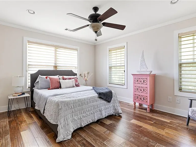 1333 Oakview Rd — Photo 11