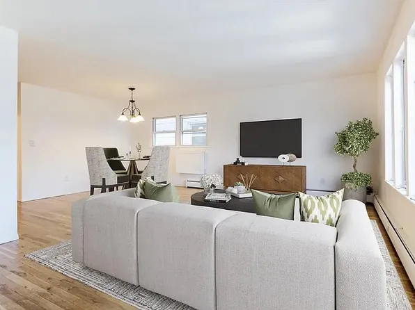 136 Suburbia Terrace image 2 of 7