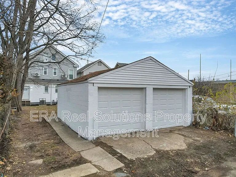 741 E Mound St — Photo 24