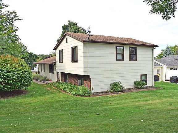 4th image of 76 Village Walk