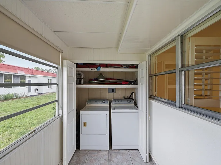 28 Seville Dr #B — Photo 23