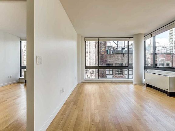 3rd image of 9 W 31st St APT 21B