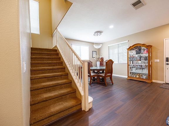 3rd image of 956 Palmview Ave