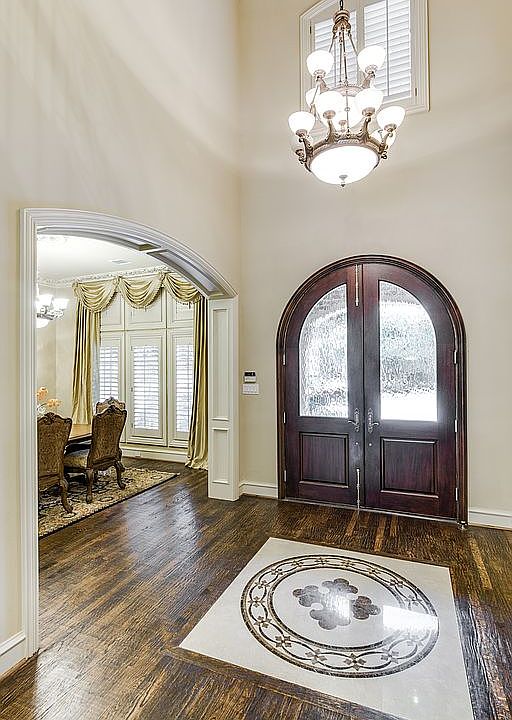 1st image of 709 Stratford Ln