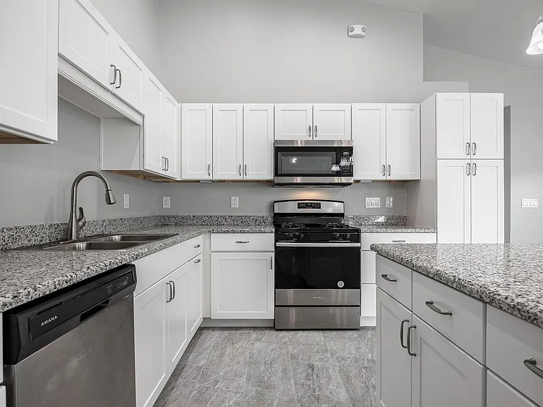 184 Broward Ave — Photo 17