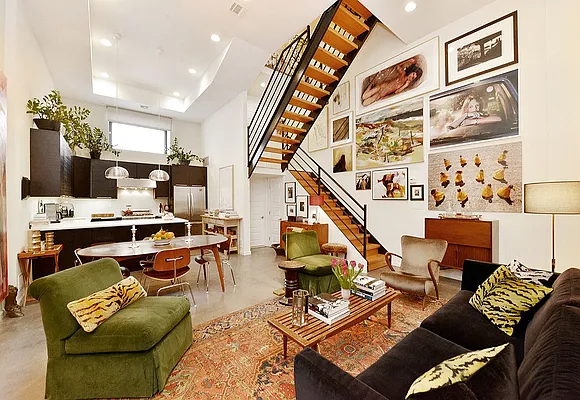 Sold by Realty Collective | media 1