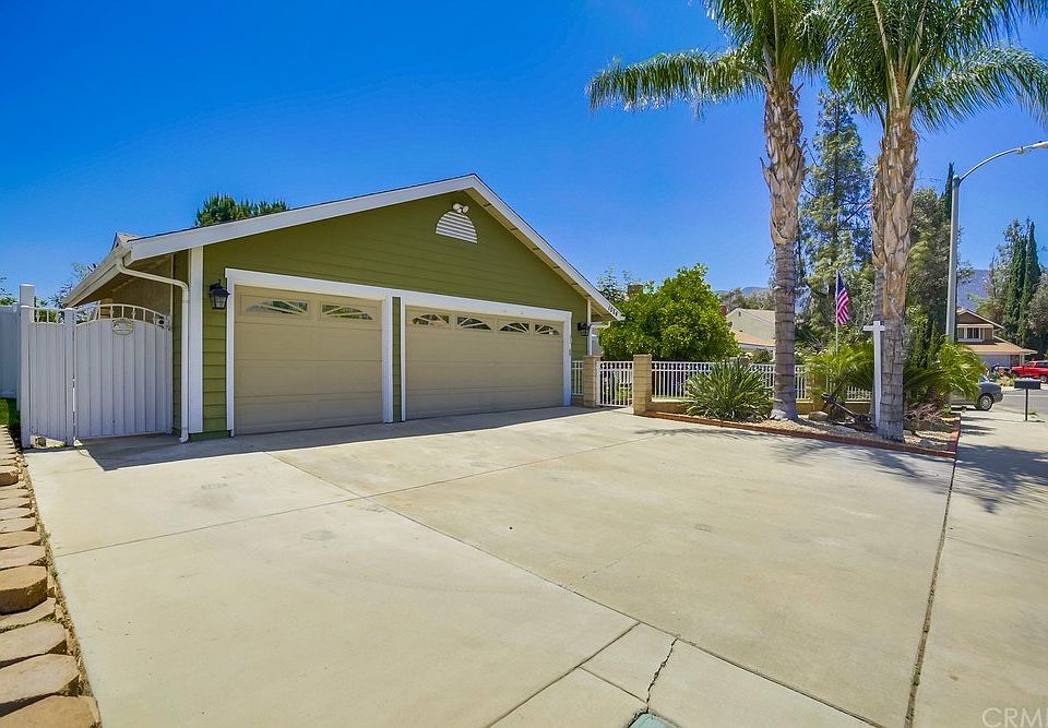 1st image of 1054 Dolly Dr