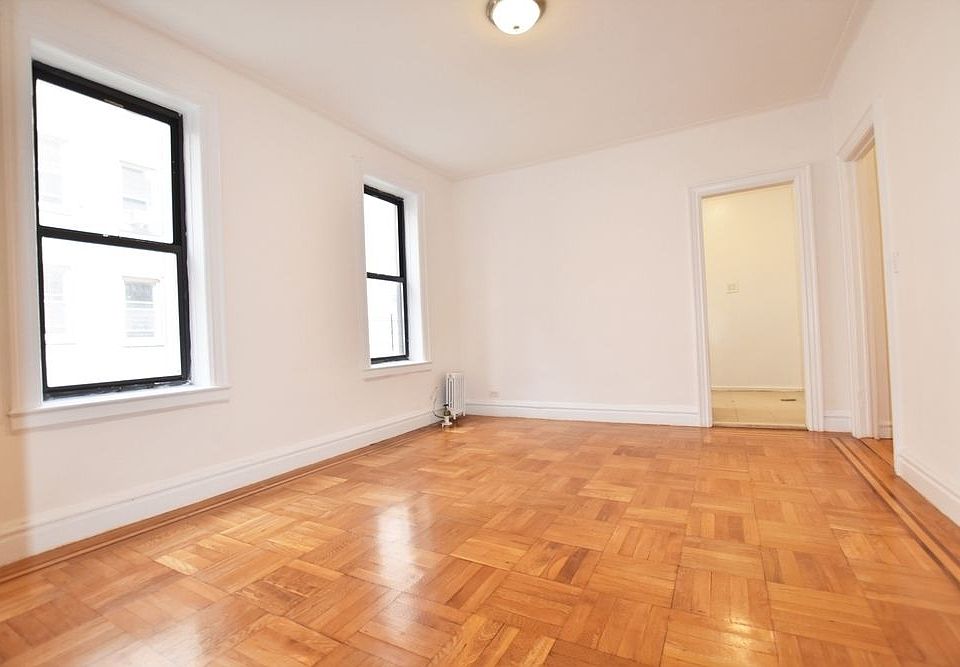 2nd image of 100 Cooper St #2