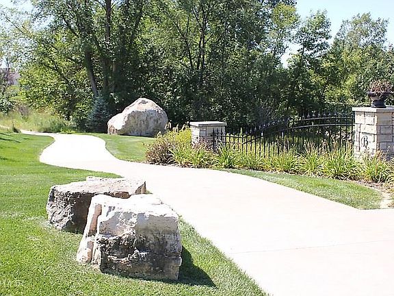 4th image of 708 NE Bridge Creek Xing