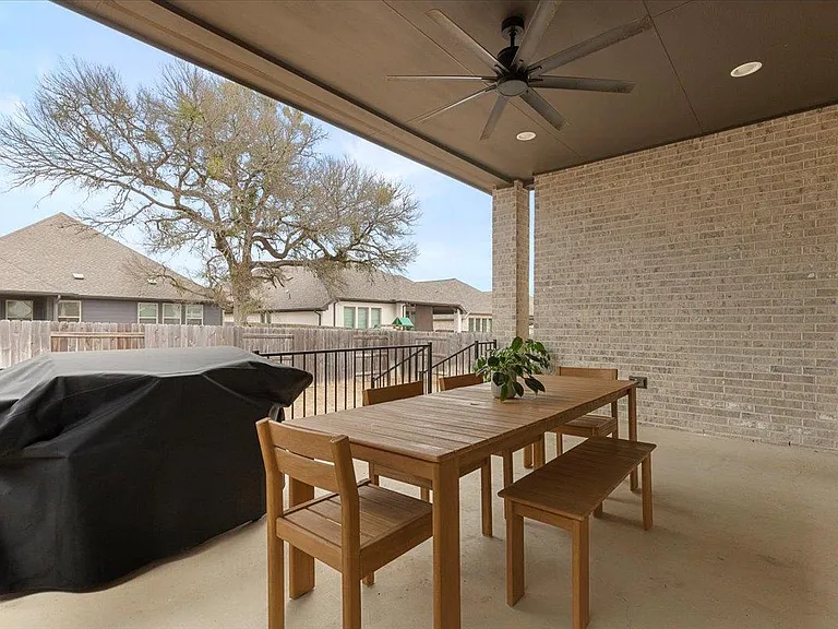 557 Jefferson Dr — Photo 33