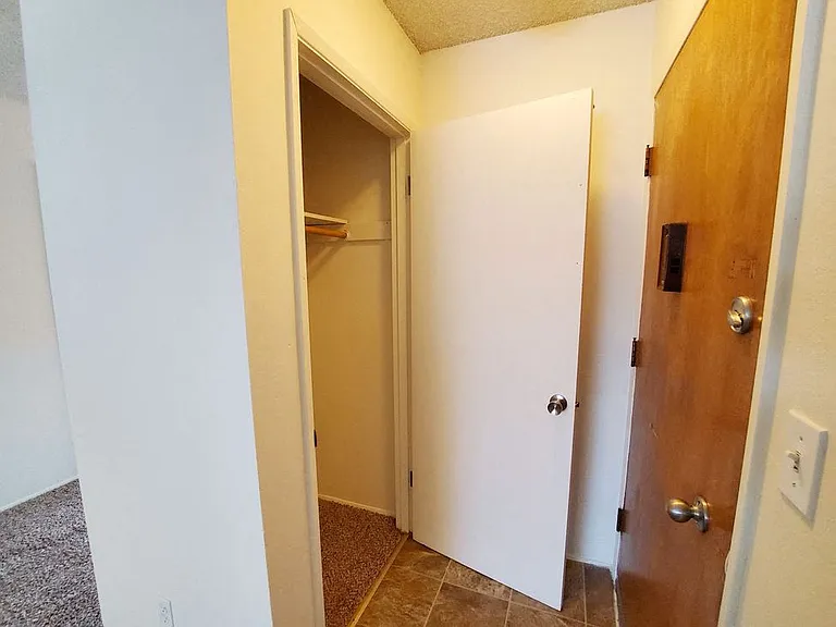 Kristin Apartments — Photo 15