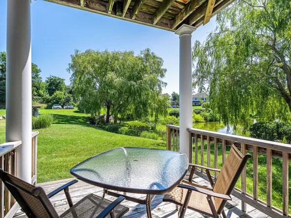 https://photos.zillowstatic.com/fp/973e10973055a9bee58ca269653c529c-p_e.webp