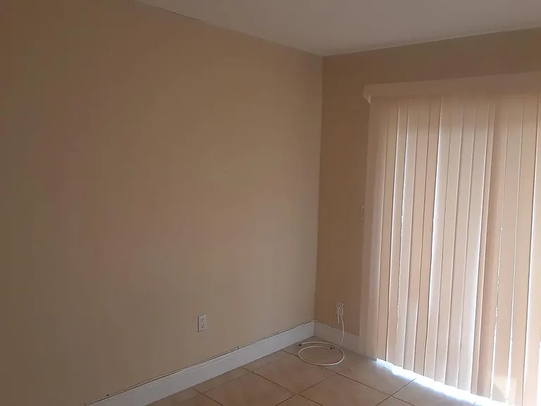 835 NW 2nd St #5 — Photo 11