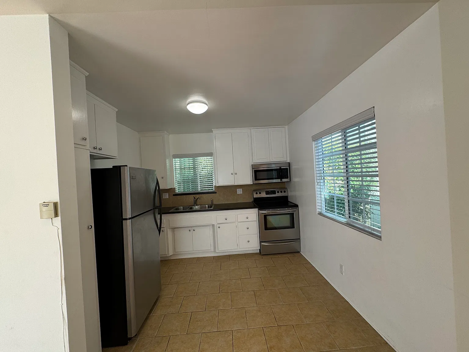 Studio, 400 sqft, $1,995 — Photo 4