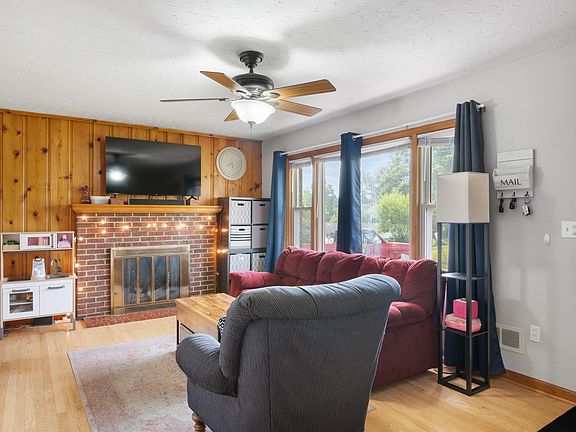 2nd image of 105 Wades Ln