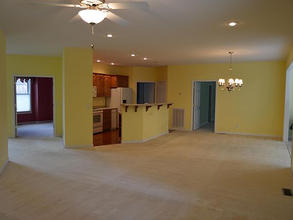 4th image of 21 Trentwood Ct