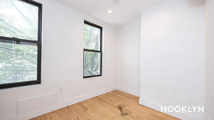 Rented by Nooklyn NYC LLC | media 22