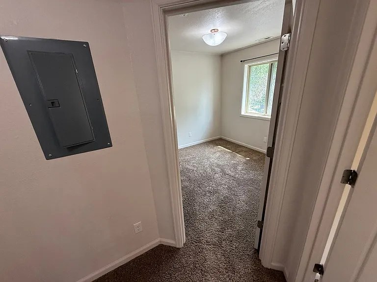 418 W Pershing — Photo 37