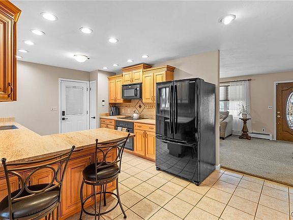 3rd image of 9639 Maynard Dr