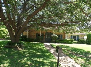 905 Berkley Dr, Cleburne, TX 76033