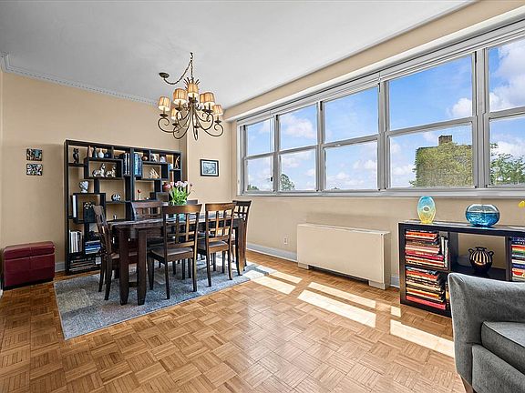 3rd image of 555 Kappock St APT 2T