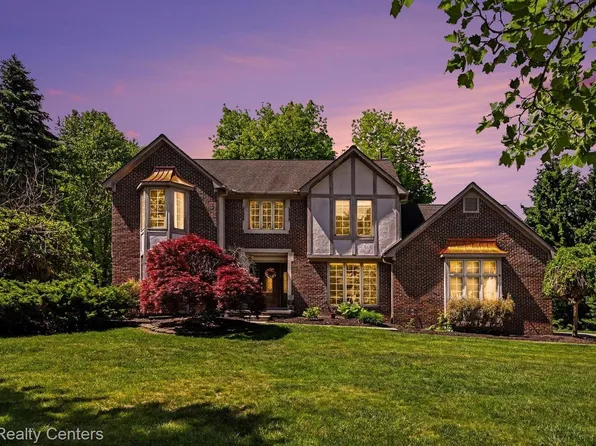 6515 Tamarack Dr, Troy, MI 48098
