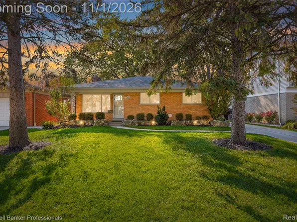 21624 Lakeland St, Saint Clair Shores, MI 48081