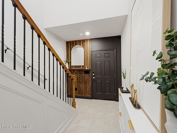 3rd image of 1018 Grantham Ln SE