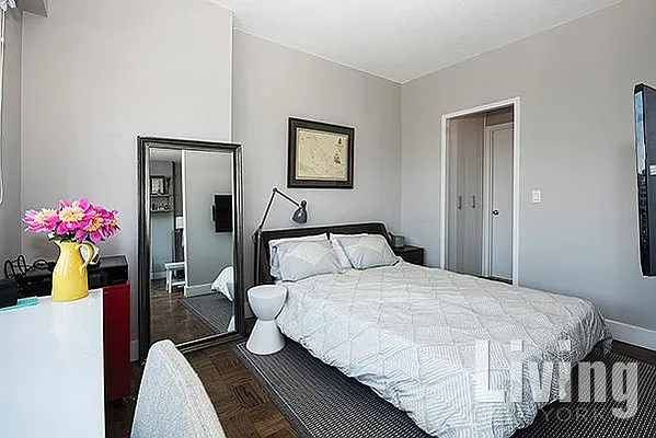 Sold by Living New York | media 6