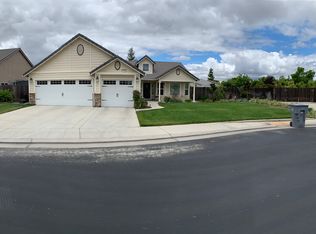 2132 Carson Ave, Clovis, CA 93611