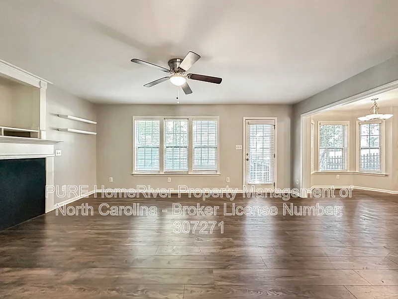 4 bed, 2.5 bath, 1984 sqft, $2,095 — Photo 3