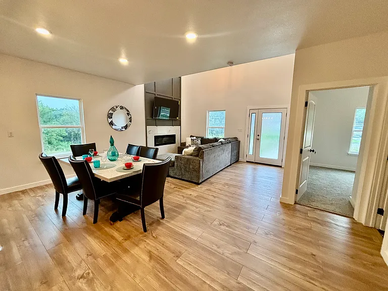 5114 Stoneridge Dr — Photo 5