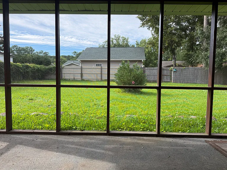 403 Meadowbrook Dr — Photo 17