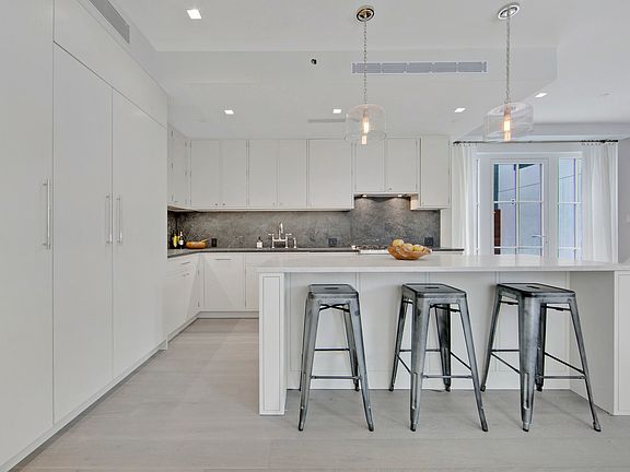 3rd image of 77 Orange St #1