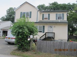 7 Peary St, West Babylon, NY 11704