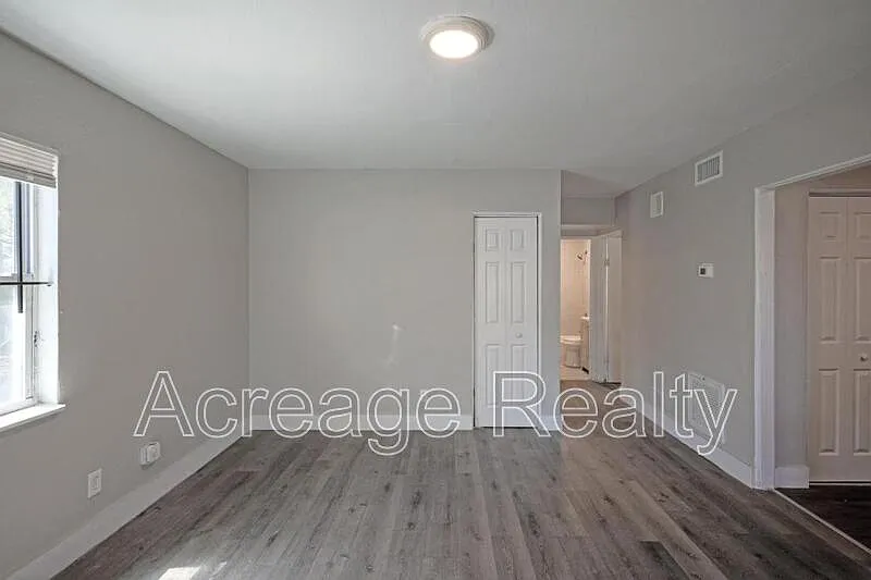2 bed, 1.0 bath, 704 sqft, $1,000 — Photo 3