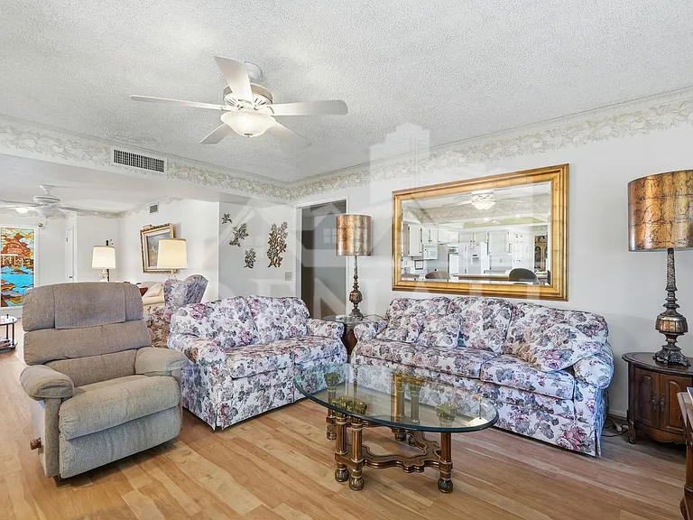 9807 W Mockingbird Dr — Photo 10