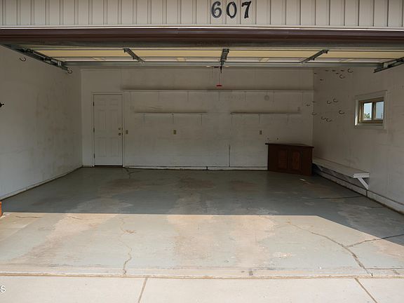 5th image of 607 N 33rd St