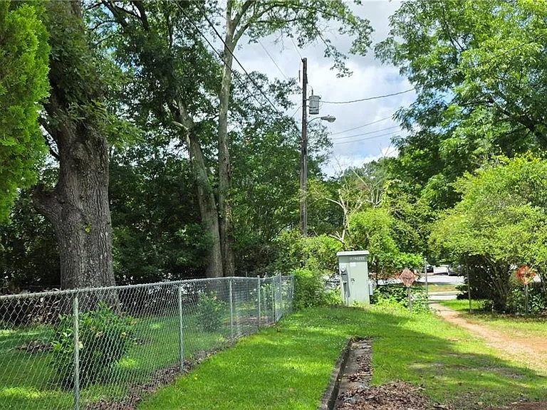 3533 Charlotte Dr — Photo 6