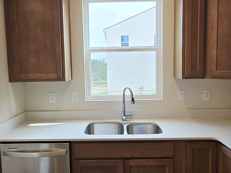 11144 Castlebrook Dr — Photo 13